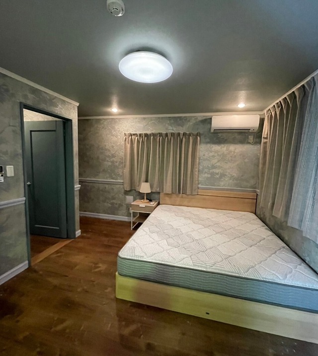 【第一の間取図の家】２F寝室『変な家』Ⓒ2024「変な家」製作委員会