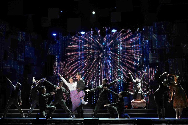 ミュージカル「愛の不時着」舞台写真:（C）阿部章仁