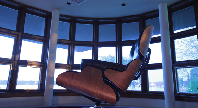 『ふたりのイームズ　建築家チャールズと画家レイ』 -(C) 2011 Eames Office, LLC.