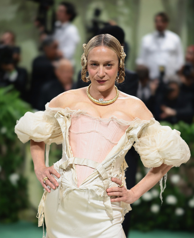 クロエ・セヴィニー　Photo by Dimitrios Kambouris/Getty Images for The Met Museum/Vogue