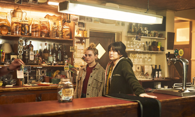 『ロイヤルホテル』© 2022 Hanna and Liv Holdings Pty. Ltd., Screen Australia, and Create NSW