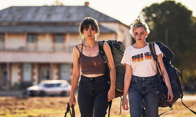 『ロイヤルホテル』© 2022 Hanna and Liv Holdings Pty. Ltd., Screen Australia, and Create NSW