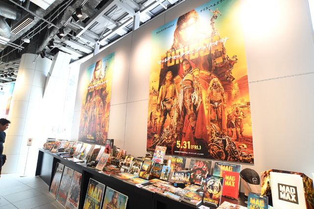 『マッドマックス：フュリオサ』マッドワールドV8展
