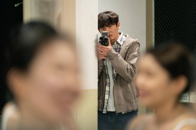 『アンダー・ユア・ベッド』©2023, Mystery Pictures, ALL RIGHTS RESERVED