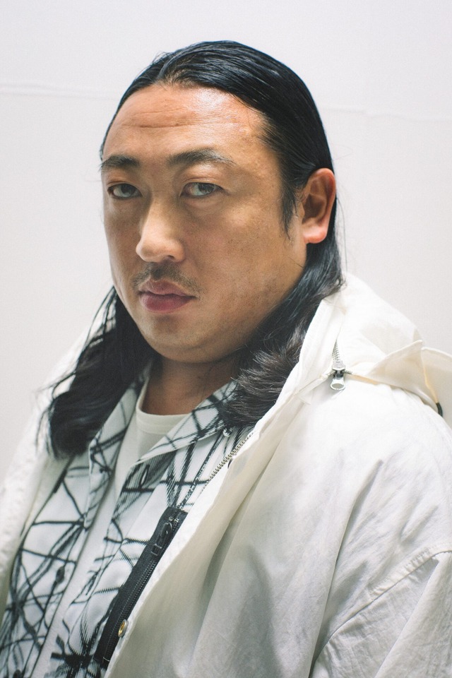 藤原実資役の秋山竜次「NHK2024年大河ドラマ 光る君へ THE BOOK2」 (東京ニュース通信社刊)