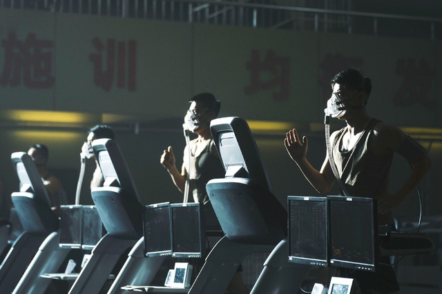 『ボーン・トゥ・フライ』©2023 Shanghai PMF Pictures Co., Ltd. & Mr. Liu Xiaoshi