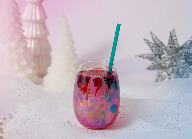 ＜アナ＞クランベリーサイダー税込990円 ©Disney