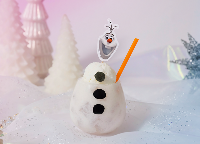 ＜オラフ＞オレンジヨーグルトスムージー税込1,490円 ©Disney