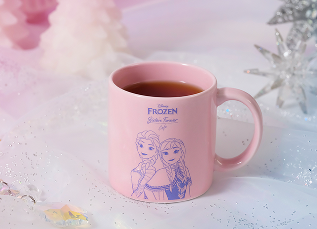 ホットティー税込690円 ©Disney