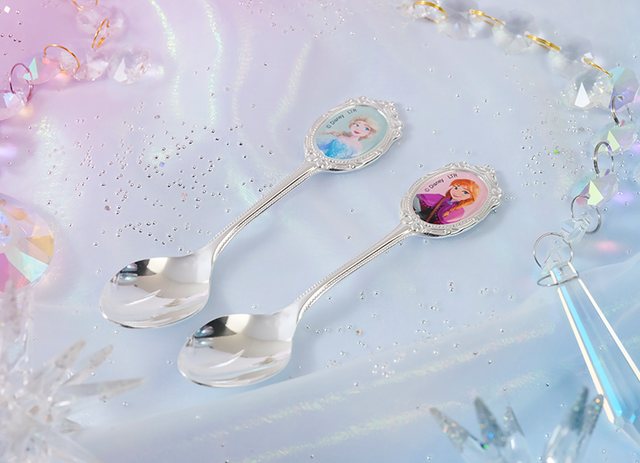 ティースプーン（全2種）税込1,100円※ドリンクとセットで購入可能です ©Disney