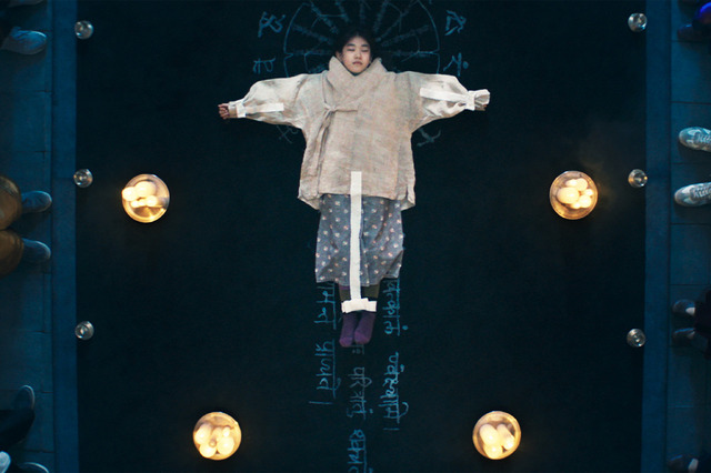 『憑依』© 2023 CJ ENM Co., Ltd., FILMMAKERS R&K ALL RIGHTS RESERVED