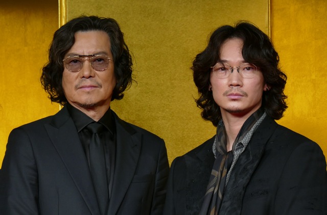 綾野剛、豊川悦司