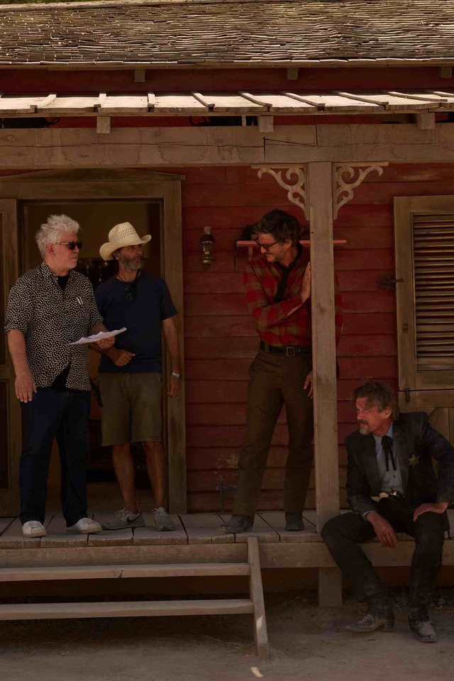 『ストレンジ・ウェイ・オブ・ライフ』メイキング© 2024 El Deseo D.A. S.L.U. All Rights Reserved.