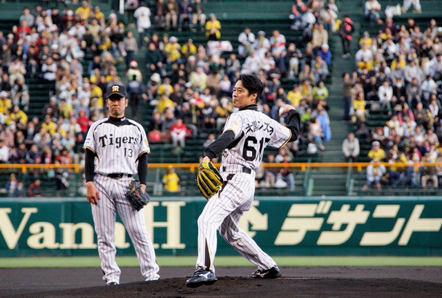 堤真一／『俺はまだ本気出してないだけ』始球式＠阪神甲子園球場