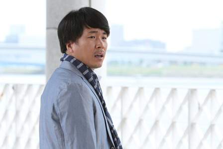 韓流スター時代のパク・ヒョンホン（現実）／ヤンイクチュン『中学生円山』 -(C) 『中学生円山』製作委員会