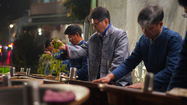 『西湖畔（せいこはん）に生きる』©Hangzhou Enlightenment Films