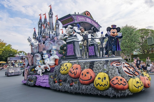 キャラクターのフル仮装、「ディズニー・ハロウィーン」スタート前日の9月30日（月）より入園可能に