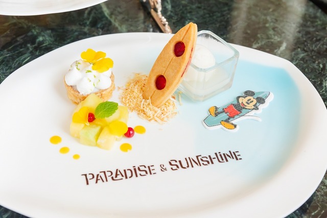 「ドリーマーズ・ラウンジ」（ロビーラウンジ）、東京ディズニーランドホテル・サマーダイニング　アフタヌーンティーセット¥6,000