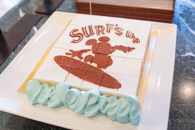 「シャーウッドガーデン・レストラン」（ブッフェレストラン）、東京ディズニーランドホテル・サマーダイニング　ディナーブッフェ大人（平日） ¥6,600大人（土日祝日） ¥7,100