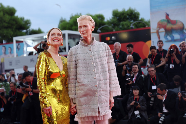 ティルダ・スウィントン＆ジュリアン・ムーア Photo by Vittorio Zunino Celotto/Getty Images