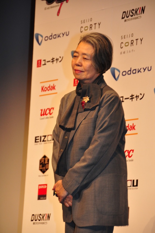 「日本シアタースタッフ映画祭」の授賞式でスピーチをする樹木希林