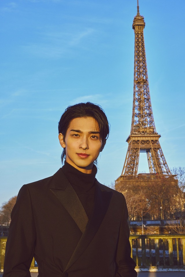 「横浜流星2025年カレンダー」（C）KADOKAWA