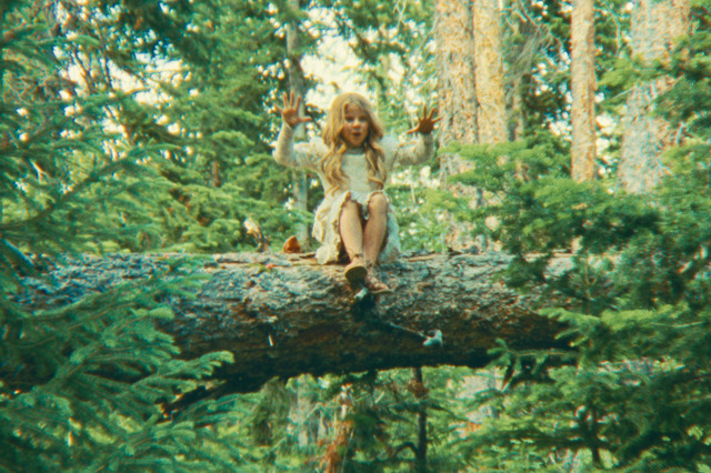 『リトル・ワンダーズ』© RILEY CAN YOU HEAR ME? LLC