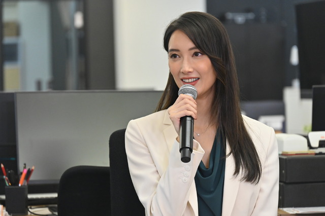 「無能の鷹」囲み取材会