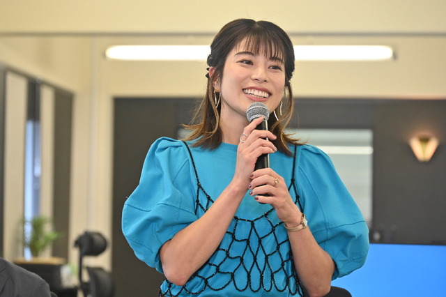 「無能の鷹」囲み取材会