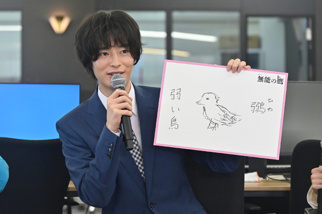 「無能の鷹」囲み取材会