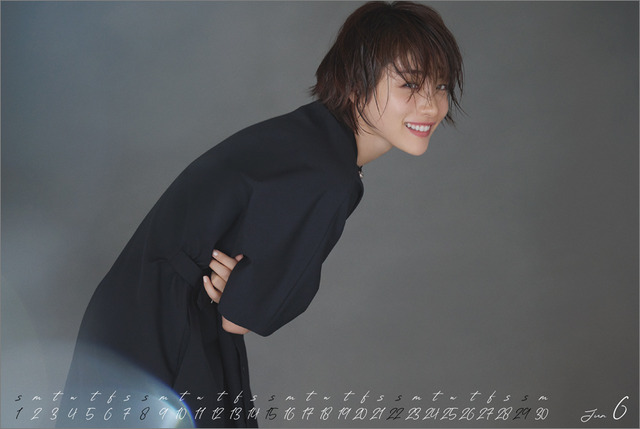 「石原さとみ 2025卓上カレンダー」6月ページ