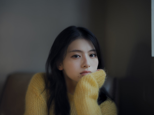 「出口夏希1stカレンダー（2025年版）」写真：濱田英明