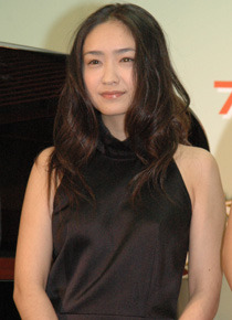 なんと上戸彩の母親役を演じた池脇千鶴