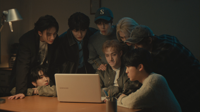 『Stray Kids <樂-STAR> SKZFLIX』