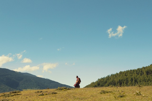 『お坊さまと鉄砲』(c) 2023 Dangphu Dingphu: A 3 Pigs Production & Journey to the East Films Ltd. All rights reserved