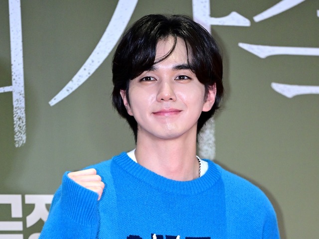 俳優ユ・スンホ、一度きりのスタンディングオベーションに泣いた！「努力が報われる気がして」