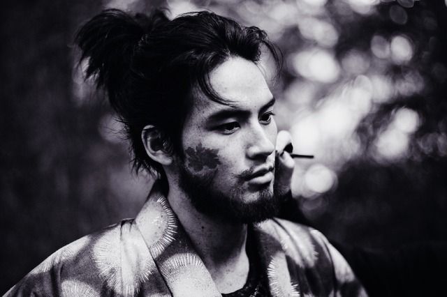 水上恒司『八犬伝』オフショット(C)2024 『八犬伝』FILM PARTNERS.