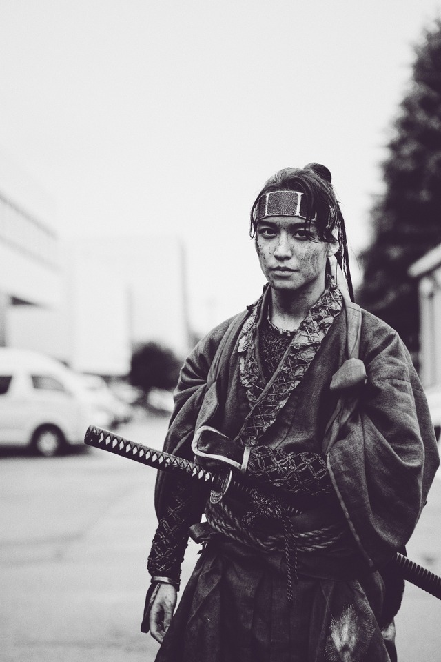 松岡広大『八犬伝』オフショット(C)2024 『八犬伝』FILM PARTNERS.