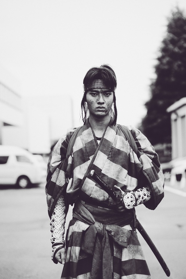 藤岡真威人『八犬伝』オフショット(C)2024 『八犬伝』FILM PARTNERS.