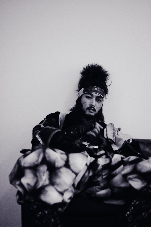 上杉柊平『八犬伝』オフショット(C)2024 『八犬伝』FILM PARTNERS.