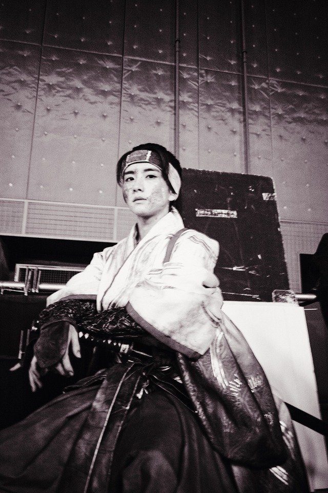 板垣李光人 『八犬伝』オフショット(C)2024 『八犬伝』FILM PARTNERS.