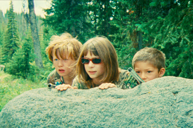 『リトル・ワンダーズ』© RILEY CAN YOU HEAR ME? LLC