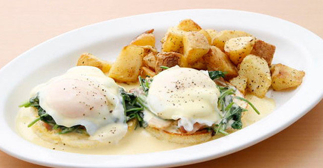 エッグスンシングス「エッグズベネディクト」 1,100円