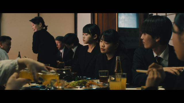 『港に灯がともる』©Minato Studio 2025　