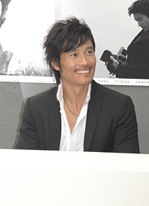 「パリイ」プロモーションで来日したイ・ビョンホン