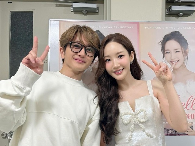 来日した女優パク・ミニョン、Nissyと並んで“ピース”。日本ファンミの舞台裏を公開【PHOTO】