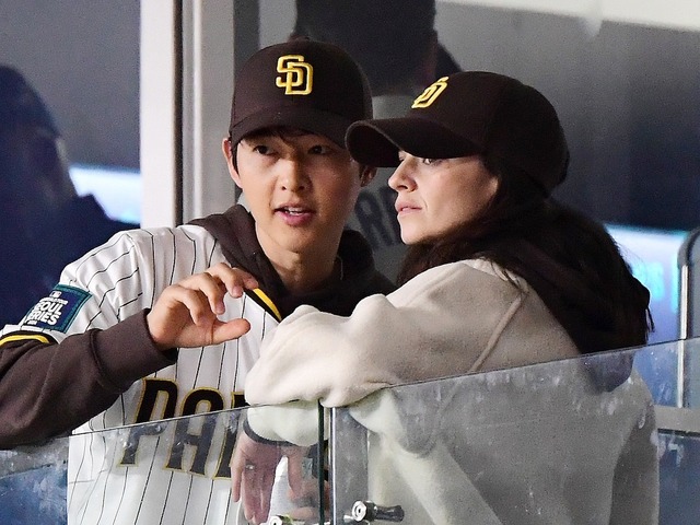 “16万超えの高級ベビーカー”で話題の俳優ソン・ジュンギ、一男一女のパパに！「お姫様が元気に産まれた」