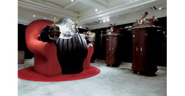 「クイーン・マンマ」2002  -(C) YANOBE Kenji