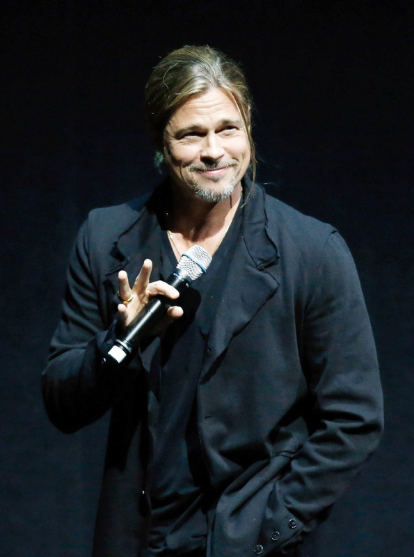 真夜中の『ワールド・ウォーZ』試写会場にサプライズ登場したブラッド・ピット -(C) Getty Images