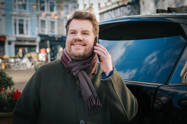 「カープール・カラオケ：クリスマス」画像提供 Apple TV+